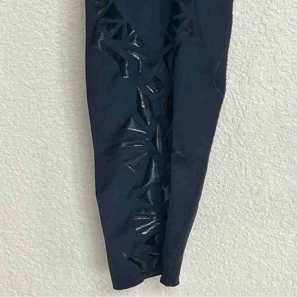 Beyond Yoga Women’s Black High Waist Leggings Size Small Geometric Cutout Detail - Picture 6 of 6